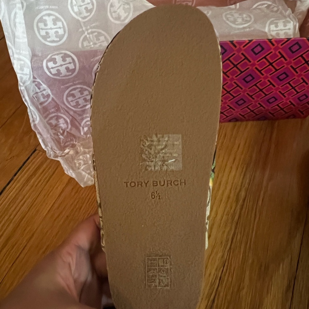 Tory Burch Brown Monogram Fur Cheetah Mules Slides in Size 6.5 - Picture 6 of 9